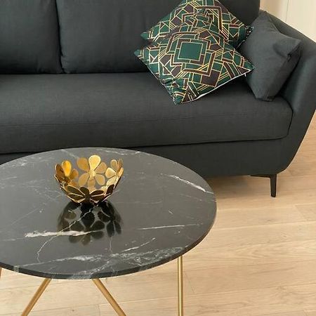 Brand New 1 Bedroom Flat With Parking- 5 Min Paris Pte De Versailles إسّي لي مولينو المظهر الخارجي الصورة