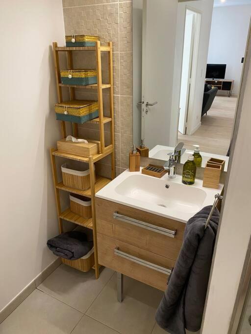 Brand New 1 Bedroom Flat With Parking- 5 Min Paris Pte De Versailles إسّي لي مولينو المظهر الخارجي الصورة